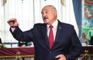 Лукашенко: Россия «вся полыхает коронавирусом»