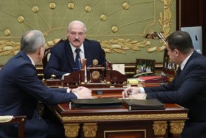 Водка, баня и чистые руки: Лукашенко дал советы по борьбе с коронавирусом