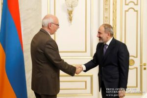 Премьер-министр Армении принял Христоса Якумопулоса