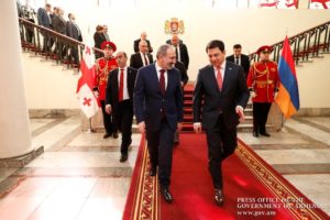 Никол Пашинян и Арчил Талаквадзе подчеркнули важность активного межпарламентского диалога