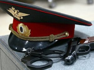 В Сибири полицейские «всем отделом» избили мужчину на глазах у детей и вывезли в лес к другим своим жертвам
