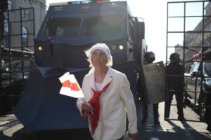 Спецтехника, военные грузовики и автобусы с бойцами ОМОНа стянуты в центр Минска