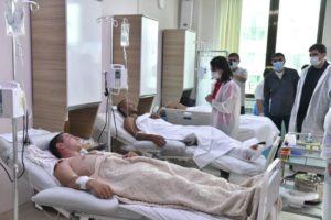 Супруга премьер-министра Армении посетила раненных военнослужащих