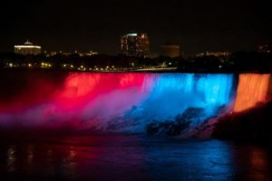 Ниагарский водопад окрасился в цвета армянского триколора