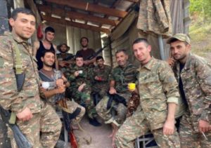 Доброе утро – на передовой с нашими ребятами-героями: Араик Арутюнян опубликовал фото с передовой