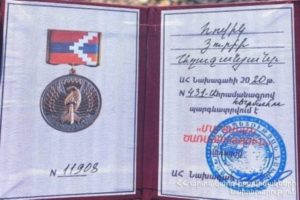 Овик Агаджанян награжден медалью «За боевую службу»