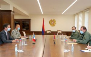 Министр обороны Армении принял посла Франции