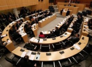 Парламент Кипра единогласно принял резолюцию, осуждающую агрессию Азербайджана против Карабаха