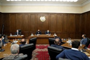Премьер-министр Армении встретился с членами Совета Национального Собрания республики