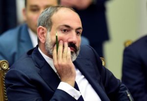 Премьер-министр Армении проводит встречу с представителями непарламентских сил