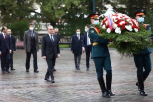 Мнацаканян в Москве посетил Могилу Неизвестного Солдата и возложил венок