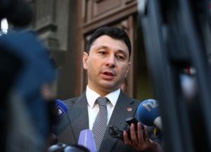 Шармазанов: Из-за войны в Арцахе внутриполитическая повестка в Армении заморожена