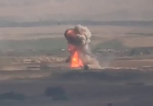 Опубликовано новое видео с уничтожением опорного пункта и техники ВС Азербайджана