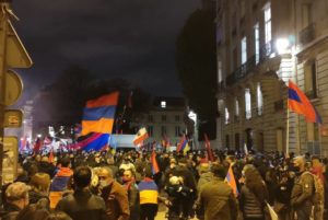 Армянская община Франции провела многолюдный митинг с требованием признать независимость Арцаха