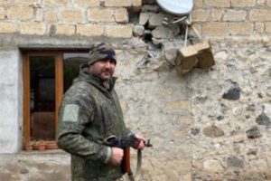 Президент Арцаха наградил главу администрации Гадрута и сотрудника СНБ орденами «Боевого креста» 1-ой степени