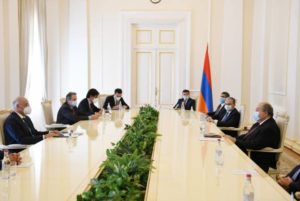 Доверие для нас, особенно сегодня, имеет очень важное значение: президент Армении главе МИД Греции