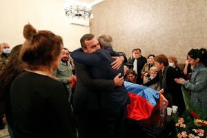 Премьер-министр Армении принял участие в панихиде по погибшему рядовому Марату Манукяну