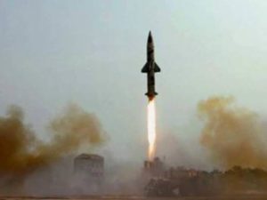 Индия провела успешные испытания баллистической ракеты собственного производства «Притхви-2»
