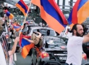 В Сиднее представители армянской общины перекрыли мост в знак протеста против агрессии Азербайджана