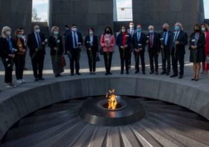 Французские парламентарии посетили Цицернакаберд