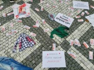 Армянская молодежь Чехии устроила третью акцию протеста перед компанией «Czechoslovak Group»