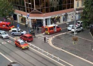 В результате нападения в Ницце обезглавлена женщина