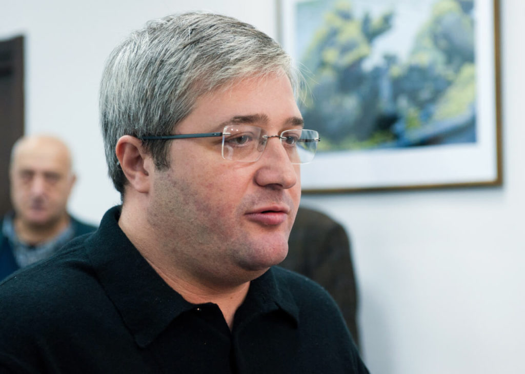 В Тбилиси взорвали автомобиль депутата Гиви Таргамадзе