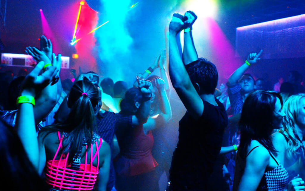 Будет возрастное ограничение для ночных клубов