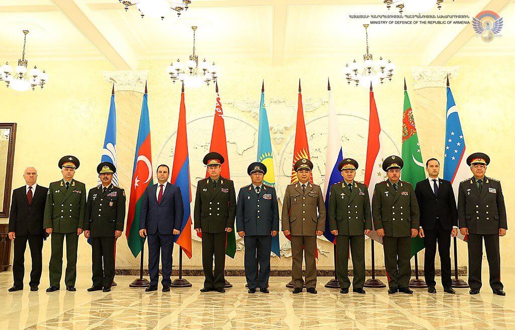 Закир Гасанов в Москве уступил армянскому коллеге свое место и флаг