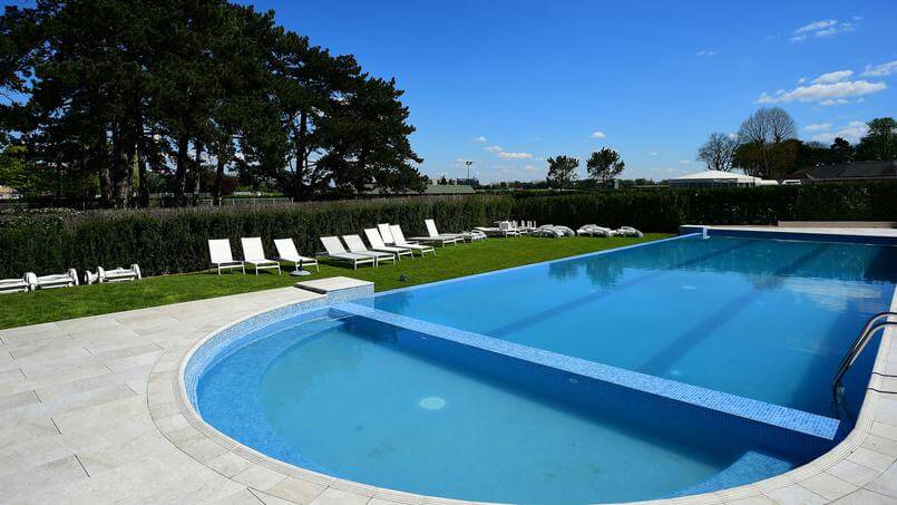 Во Франции запустили сервис по сдаче домашнего бассейна в аренду незнакомцам