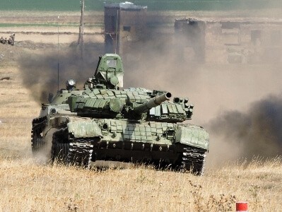 Танкисты ЮВО «уничтожили» условного противника в «танковой дуэли» в горах Армении