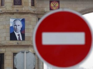 Олигархи из круга Путина намерены спрятать деньги от новых санкций США
