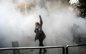 Иран в огне: протестующие атакуют госучреждения