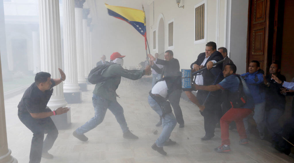 Оппозиция и власти Венесуэлы не смогли договориться