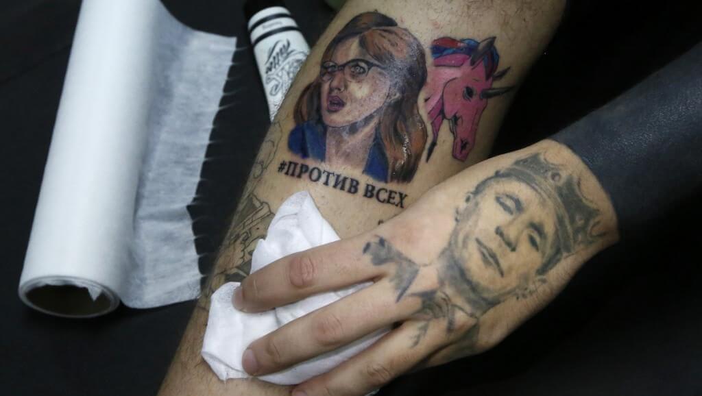 «Россия — это страна, которая уже не в состоянии говорить о будущем»: Libération о Собчак, Навальном и невыборах в России