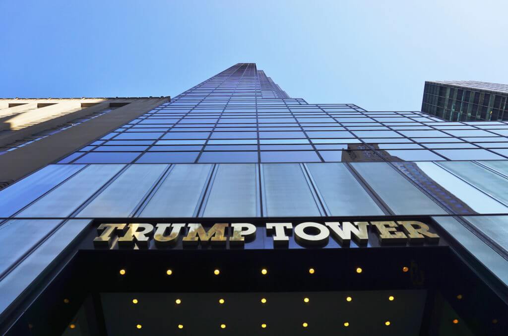 В Нью-Йорке горит Trump Tower