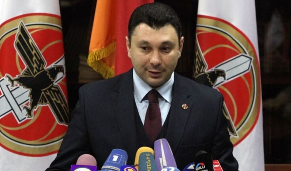 Вице-спикер парламента Армении призвал российских сенаторов и политиков заткнуться и заниматься азербайджанскими легионами