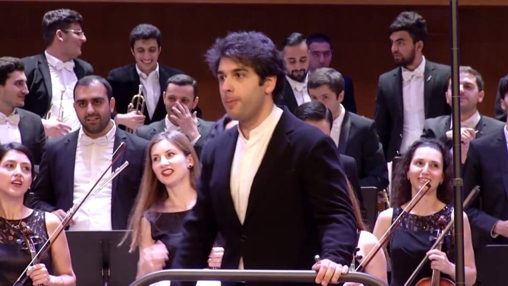 Верди в ритме танго: австрийский кларнетист сыграл на бис с армянским симфоническим оркестром