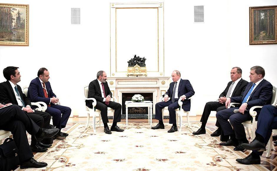 Пашинян на встрече с Путиным подчеркнул особые отношения России и Армении