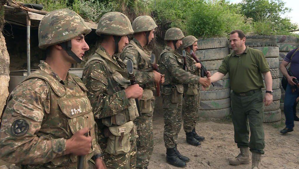 Глава Минобороны Армении посетил северо-восточную часть приграничной полосы