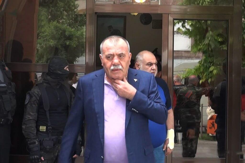 Генерала Манвела в тюрьме встретили с криками «тушенка-тушенка!»