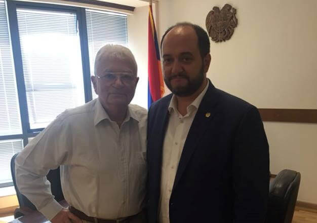 Наука возвращается в Армению: министр встретился с великим ученым Юрием Оганесяном