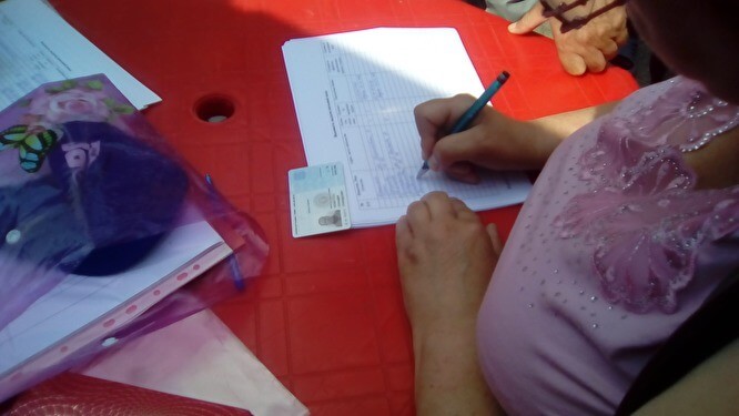 Жителям российского города выдают питьевую воду по паспорту, два литра на человека