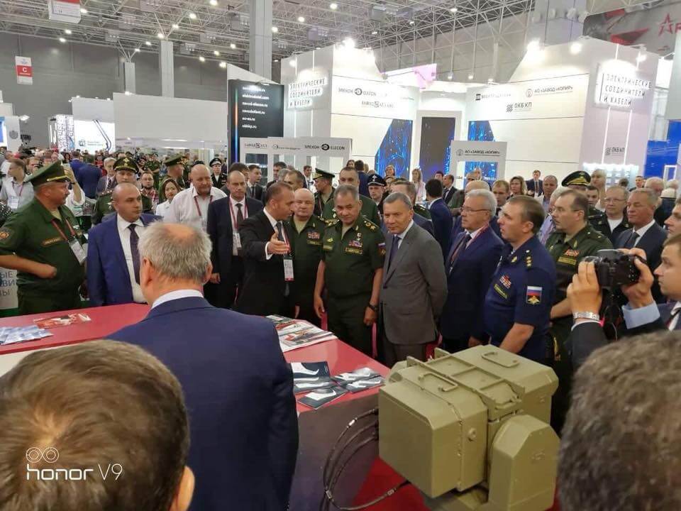 Шойгу ознакомился с экспозицией Армении на выставке "Армия-2018"
