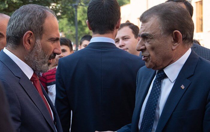 Пашинян и Баблоян обсудили возможность проведения внеочередных парламентских выборов посредством конституционного референдума