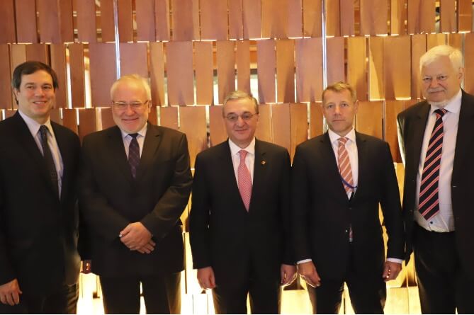 Глава МИД Армении – посредникам: действия Баку представляют серьезнейшую опасность для мирного процесса по Арцаху