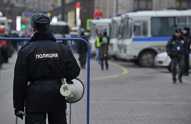 Армянин, укусивший полицейского за задницу, выплатит штраф