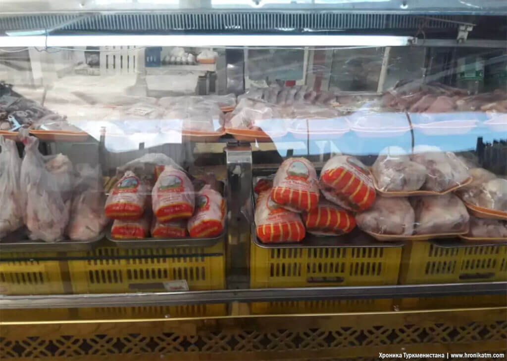 На рынках Туркменистана появились муляжи кур