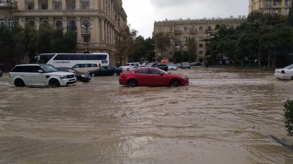 Баку уходит под воду