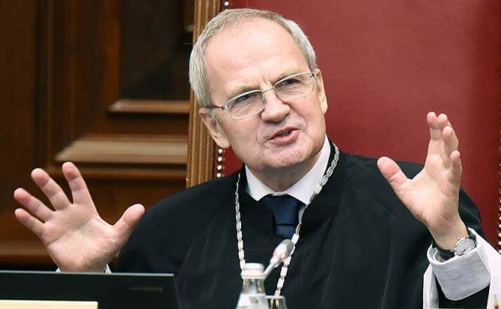 Глава Конституционного суда рассказал о нищете и революции в России